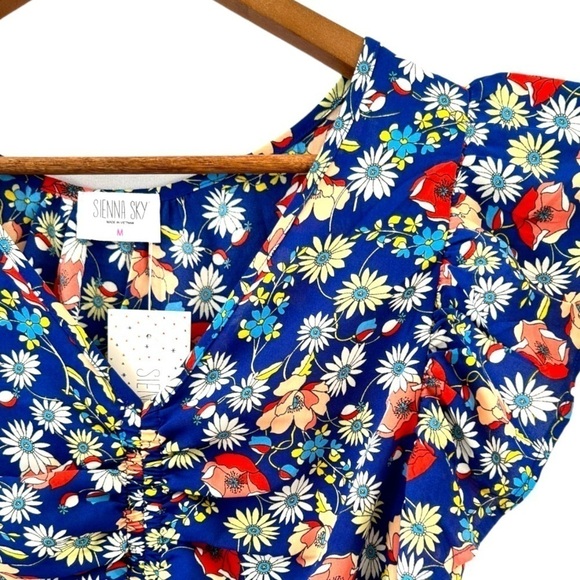 Sienna Sky Floral Ruched Crop Top Adjustable Front Womens Size Medium New - Picture 4 of 8
